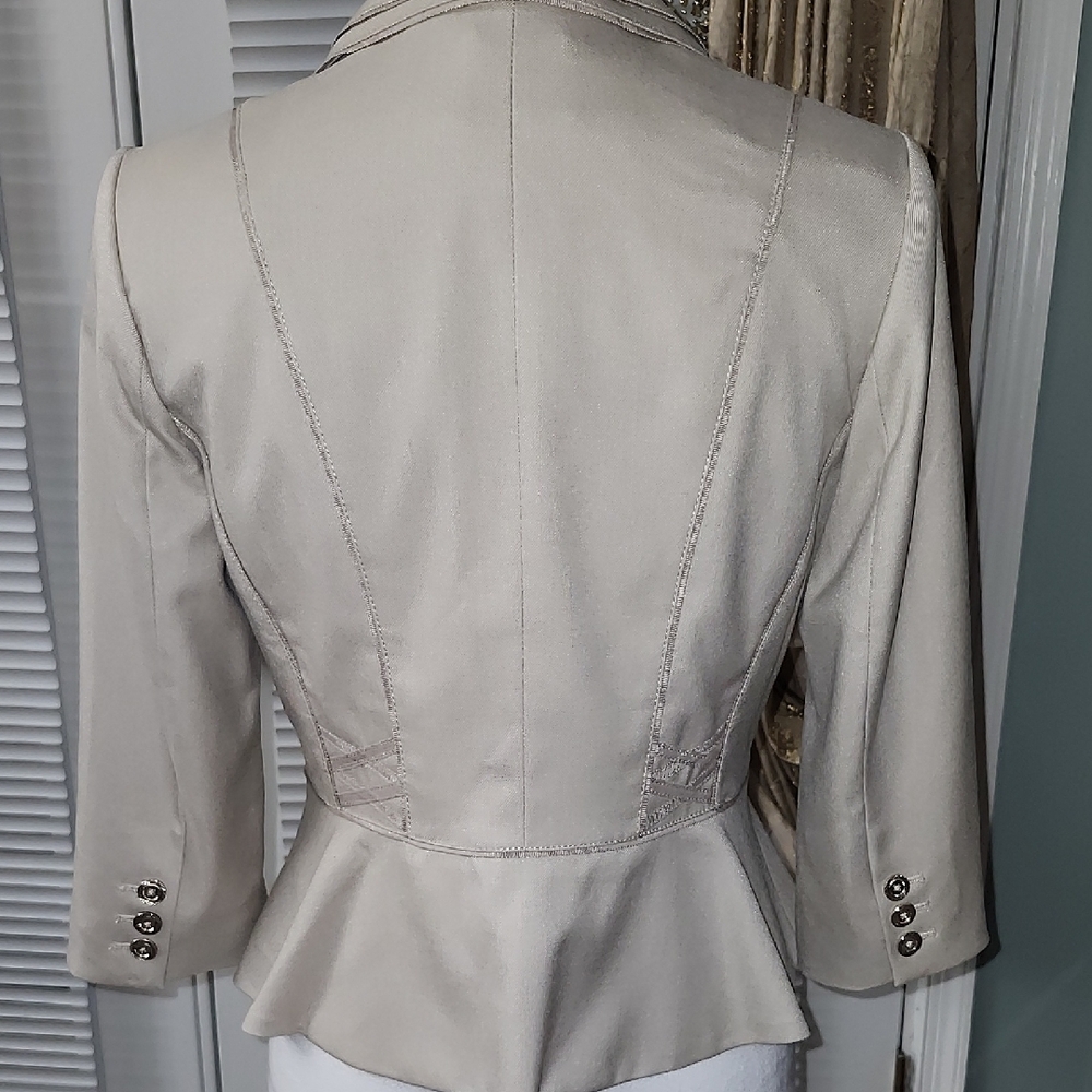 White House Black Market Elegant Cream Blazer - Picture 3 of 4